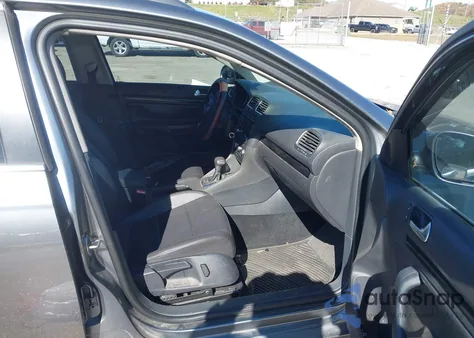 2011 Volkswagen Jetta Sportwagen 2.0L Tdi z USA, uszkodzony, nr VIN 3VWPL7AJ0BM647405